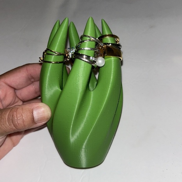 Ring holder unique shape - Picture 4 of 5